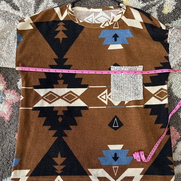 Super soft Geometric Western dressy top with silver sequins - Picture 4 of 4